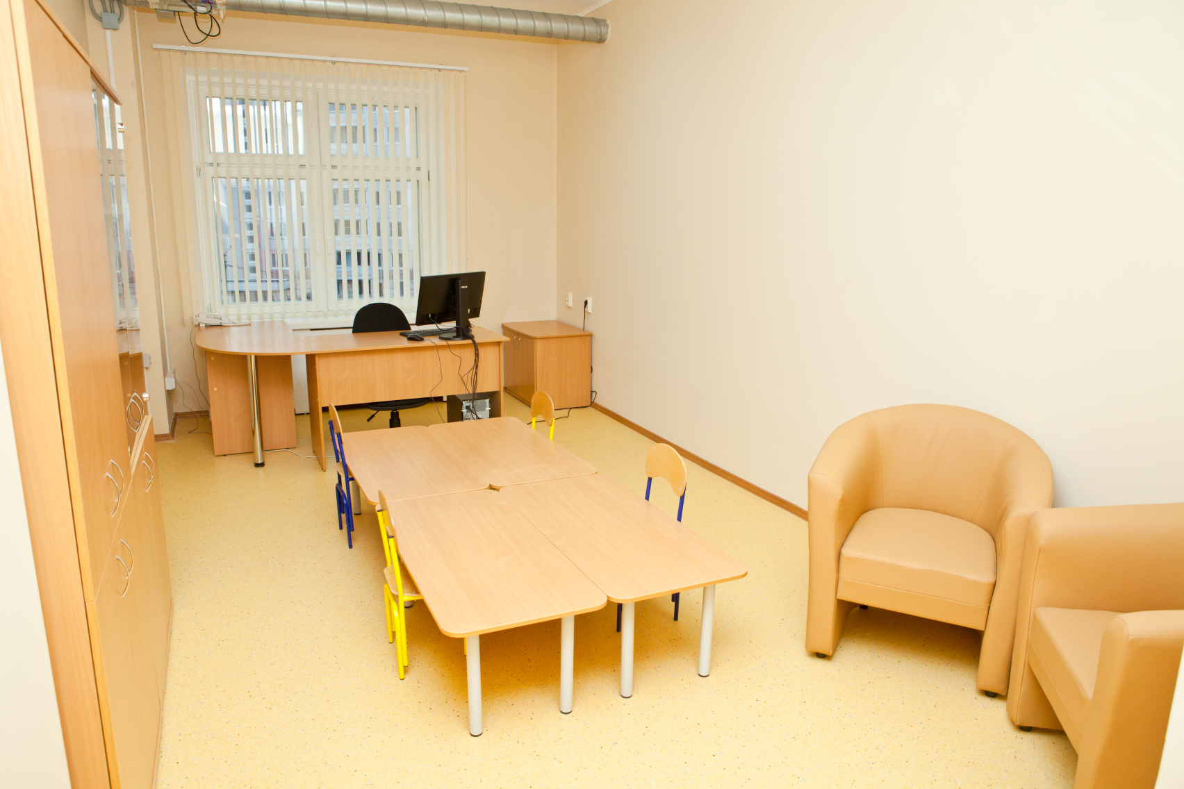 Мебель для кабинета психолога. Мебель для кабинета психолога в детском саду. Кабинет школьного психолога оборудование. Оснащение кабинета психолога.